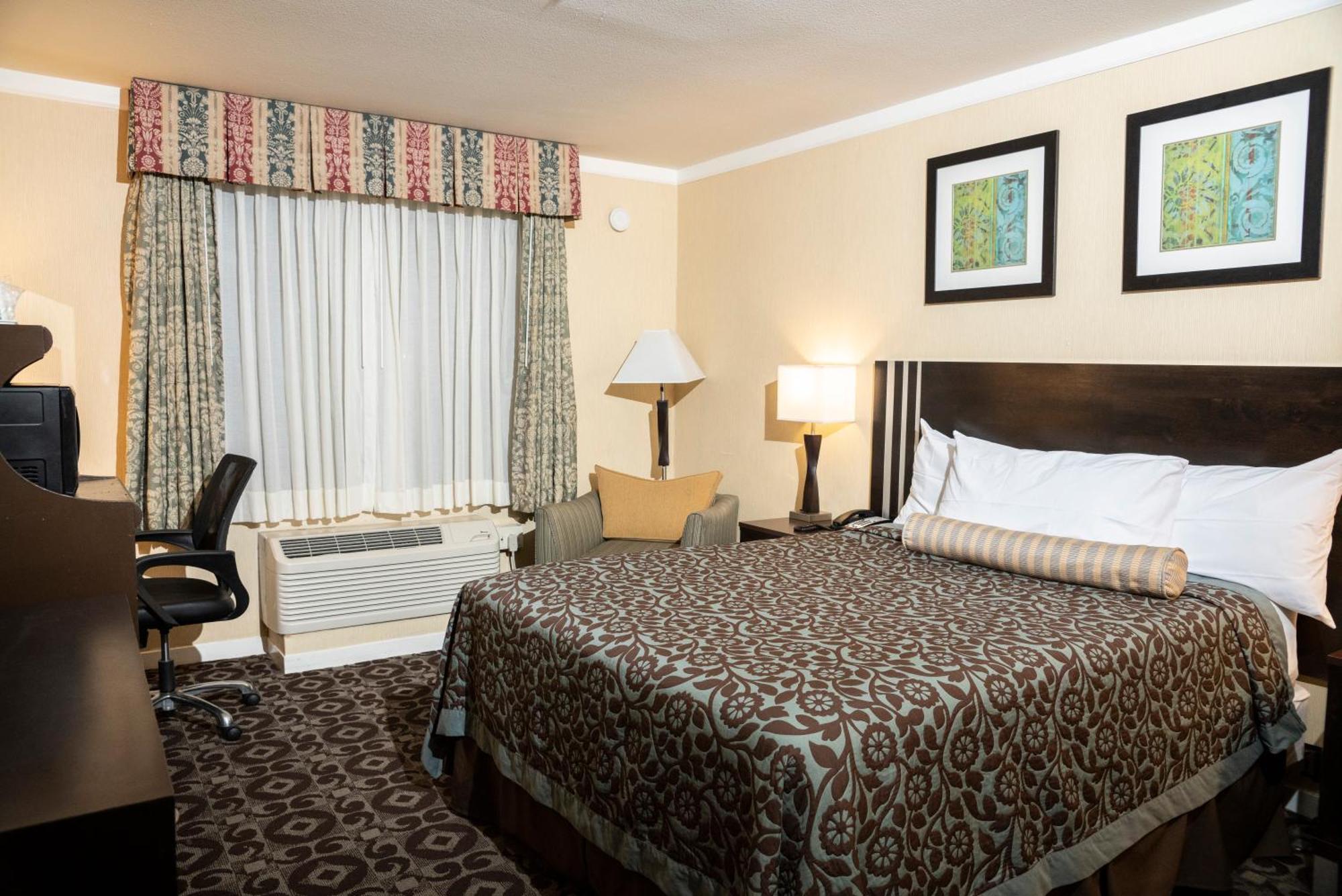 Days Inn By Wyndham Concord Bilik gambar