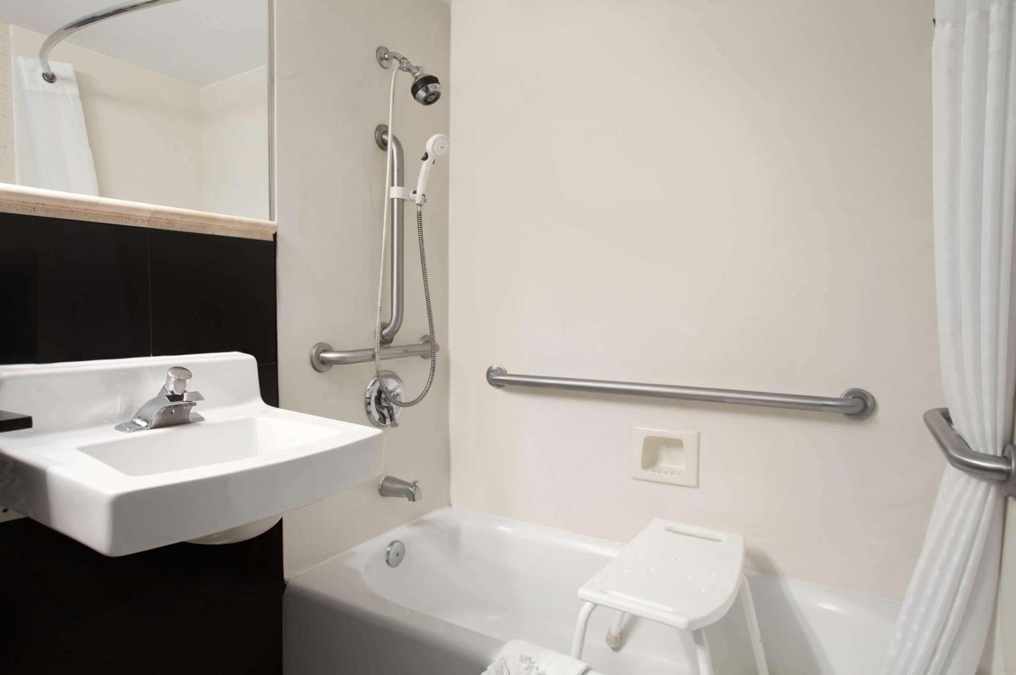 Days Inn By Wyndham Concord Luaran gambar