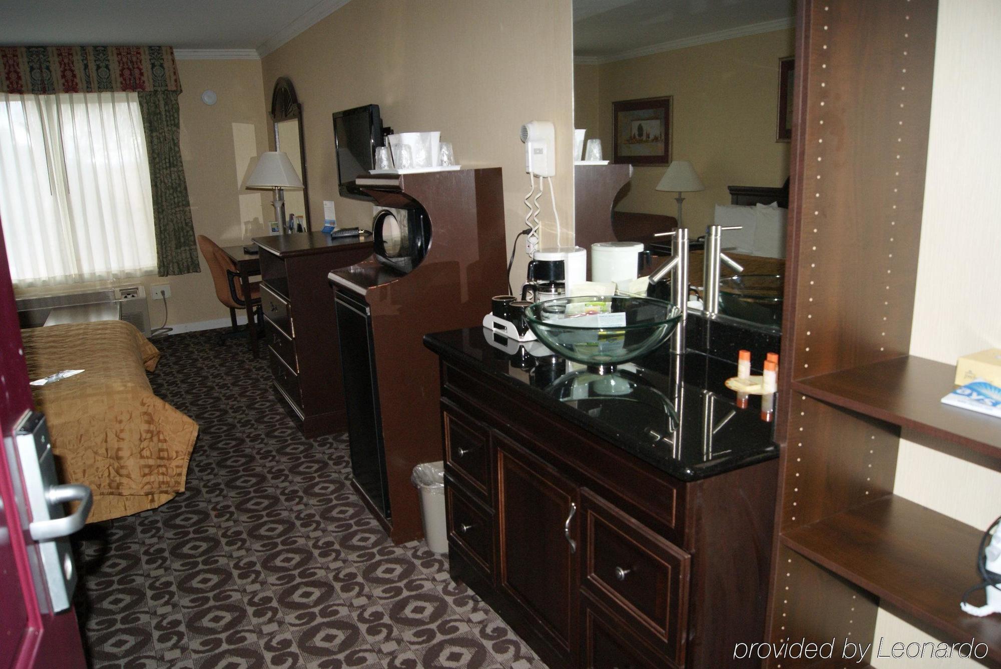 Days Inn By Wyndham Concord Bilik gambar