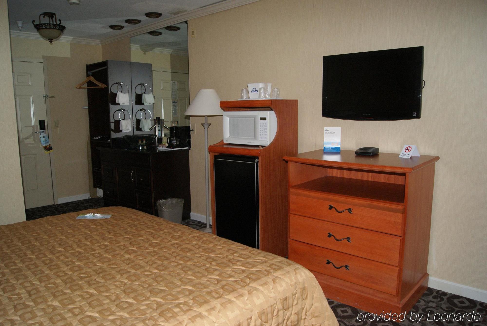 Days Inn By Wyndham Concord Bilik gambar