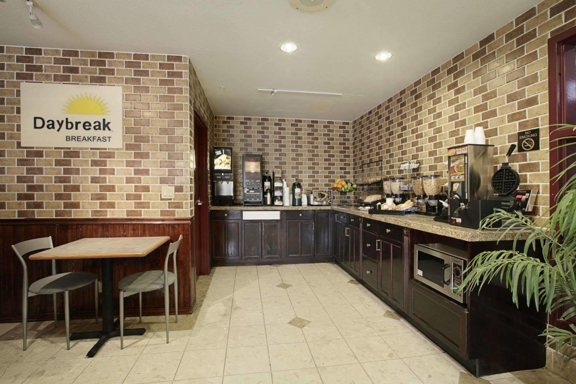 Days Inn By Wyndham Concord Restoran gambar